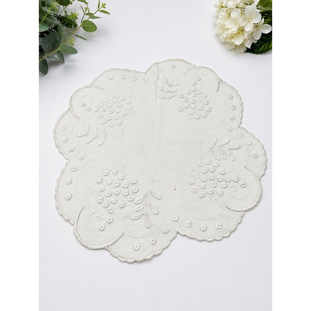 Vintage White Embroidered Linen Dresser Scarf Doily Table Runner Cutwork 16x15